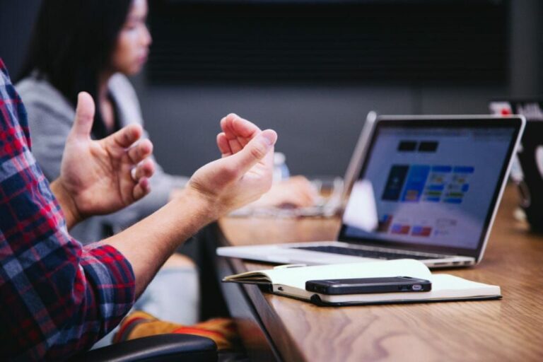 How to Write a Powerful Cover Letter (with Example)